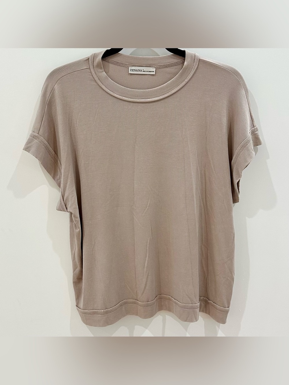 NWOT Zenana Ribbed Round Neck Tee Size S